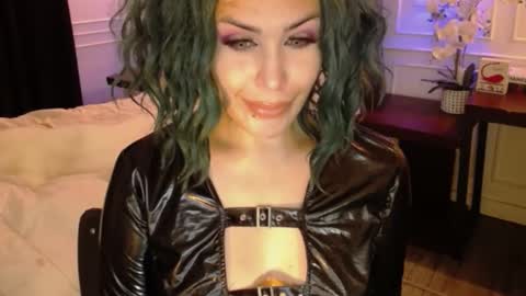 screendoll online show from March 1, 7:48 pm