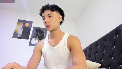 Snapshot of sebastian_dash chatting on October 18, 9:08 pm SEBAS online show from October 18, 9:08 pm