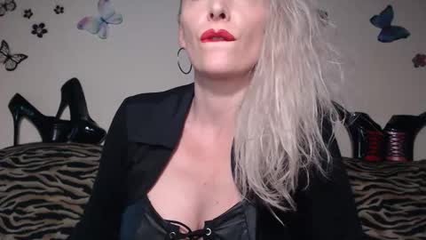 Snapshot of secoiya chatting on October 27, 10:32 pm Emily online show from October 27, 10:32 pm