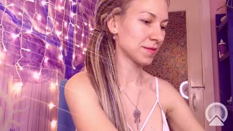 Helen online show from December 5, 6:28 pm