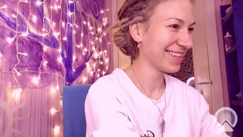 Helen online show from December 5, 3:23 pm