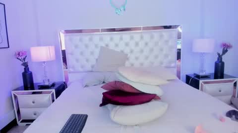 Selene online show from February 1, 6:19 pm