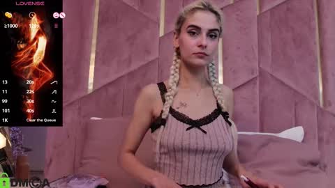 Selena online show from December 3, 5:30 am