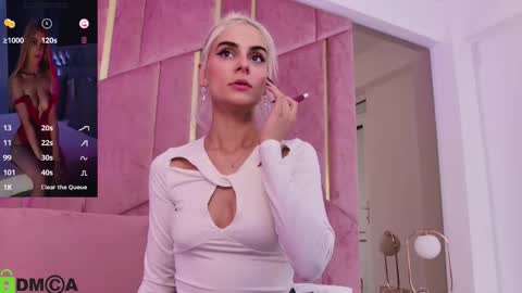 Selena online show from October 27, 8:03 am