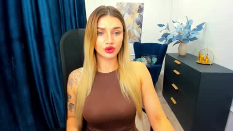 selenaemoore online show from September 18, 5:44 am