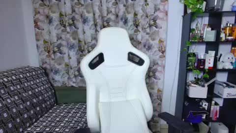 Selenna online show from December 28, 5:46 pm