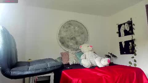Selyn online show from June 18, 11:59 am