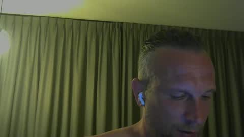 sence08 online show from March 20, 10:15 pm