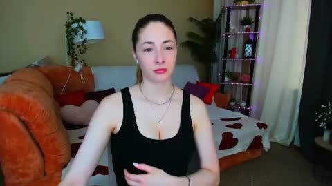 sensitiveheartt online show from June 11, 3:48 am