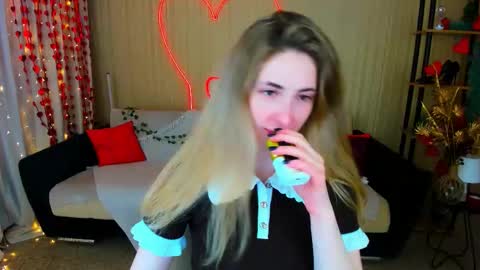 sensitiveheartt online show from March 17, 7:30 pm