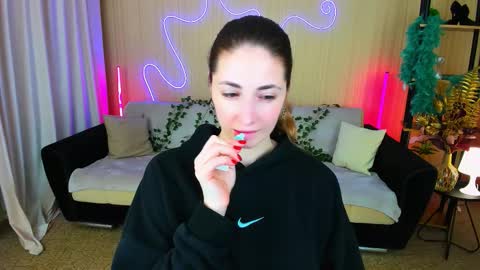 sensitiveheartt online show from November 19, 12:15 pm