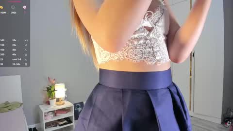 Sua online show from March 11, 11:58 pm