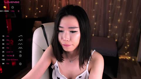 Snapshot of sensualily chatting on February 6, 9:06 pm Kiki online show from February 6, 9:06 pm