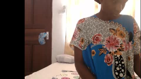 Snapshot of sera_booty chatting on October 19, 5:12 am Anne online show from October 19, 5:12 am