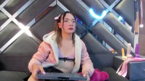 seraphine_nyx online show from June 13, 4:01 am