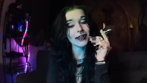 Snapshot of seraphinmunster chatting on October 9, 5:51 pm Seraphin Munster online show from October 9, 5:51 pm