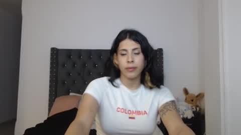 sararoussee online show from February 28, 12:47 am