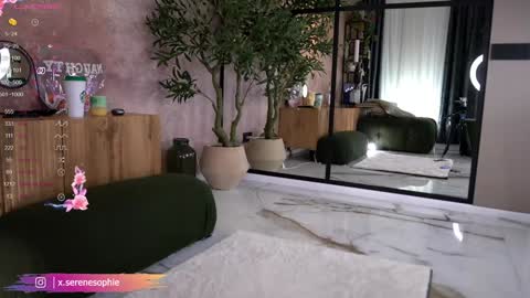 Snapshot of serene_sophiex chatting on September 28, 8:18 pm Serene Sophiex online show from September 28, 8:18 pm