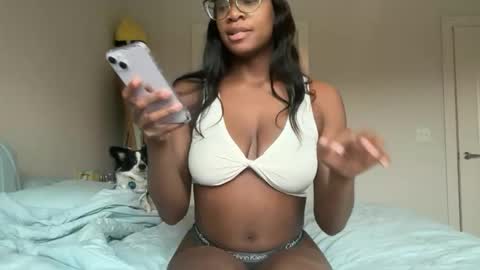 Serenity Bee   online show from December 21, 4:57 pm