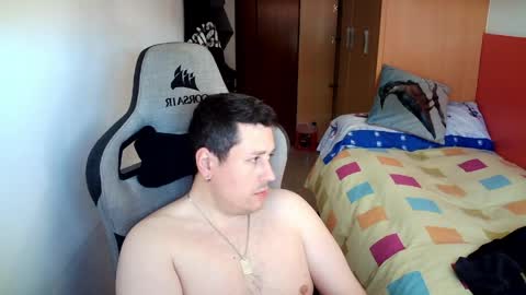 Pollos online show from April 6, 1:01 pm