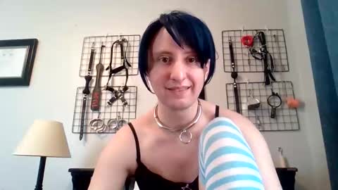 Servile Sarah online show from March 17, 10:04 pm