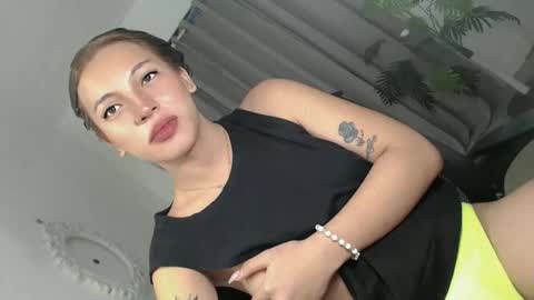 YOUR LOVERGIRL SOFFY online show from December 21, 8:59 pm