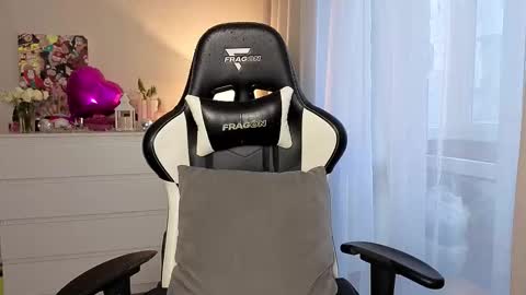 My name is Mia whats yours online show from December 14, 9:59 am