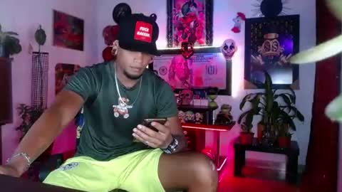 Aharon  ravelo online show from June 11, 7:28 am
