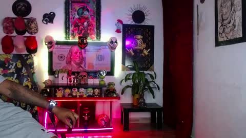 Aharon  ravelo online show from June 4, 6:41 am