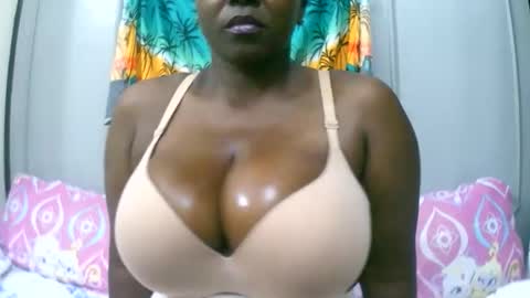 sexxi_ebony online show from November 13, 12:46 am