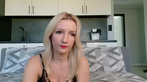 Sexy Amy 23s online show from April 4, 9:16 am