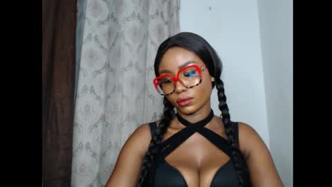 Sexy blackgirl2 online show from November 21, 8:29 pm