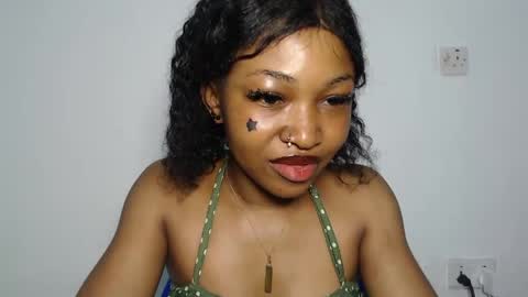 sexy_bluey247 online show from April 4, 4:30 am