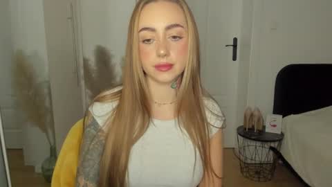 C o r a l i e online show from February 7, 2:53 pm