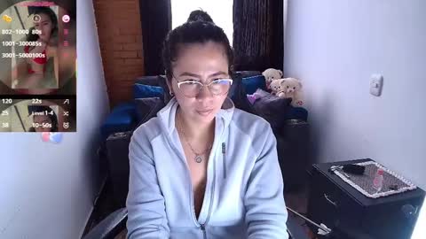 laura  online show from November 15, 5:14 pm