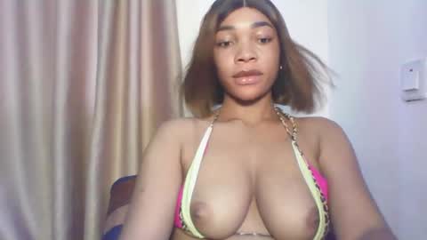 Snapshot of sexy_kitty881 chatting on October 22, 3:46 pm Sexy kitty881 online show from October 22, 3:46 pm