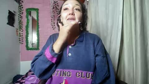 sexy lolas online show from June 7, 5:12 am