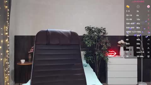 Snapshot of sexy_red_foxx chatting on February 11, 5:58 am Annie - Your Dream Girl online show from February 11, 5:58 am