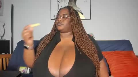 sexyblackhugetits online show from February 12, 11:41 pm