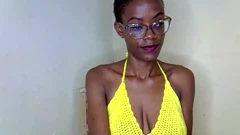 SexyHollyMontana1111 online show from March 14, 8:07 am