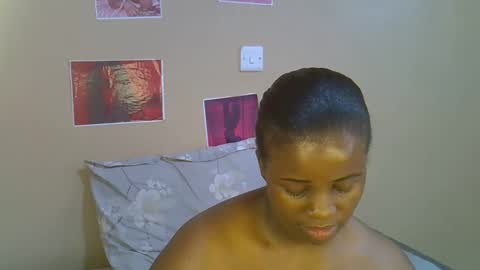 sexylucy33 online show from April 12, 11:58 am