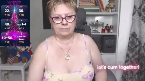 sexylynette4u online show from December 15, 9:49 am