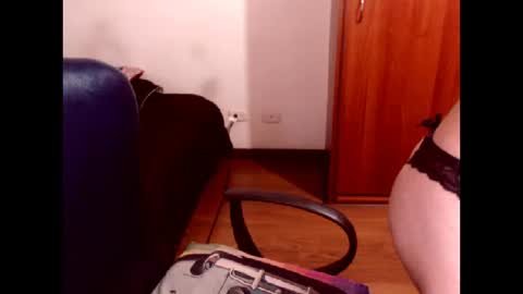 Snapshot of sexymone0618 chatting on February 7, 2:51 am sexymone0618 online show from February 7, 2:51 am