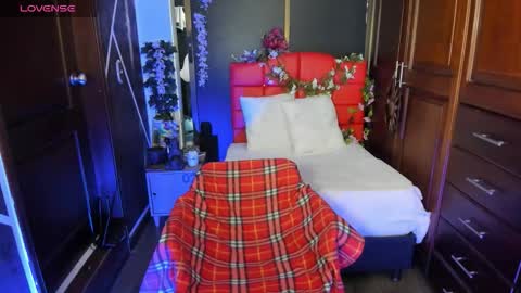 N A F online show from December 1, 7:01 pm