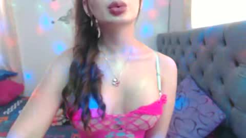 Venus Independent Model online show from September 19, 6:33 pm