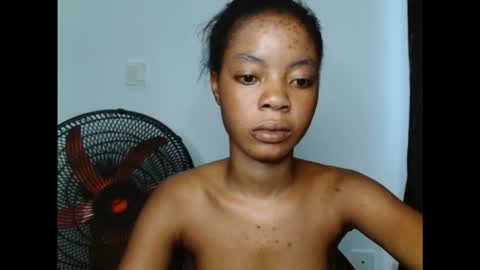 Snapshot of sexyxpeach chatting on October 20, 6:24 pm sexyxpeach online show from October 20, 6:24 pm