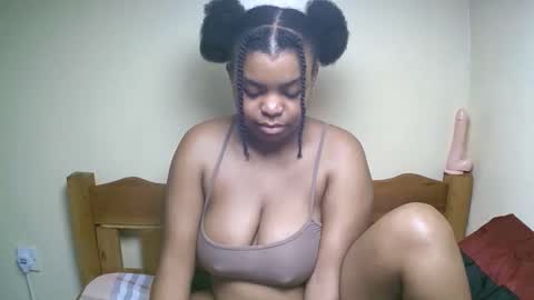 sexyyred_ online show from February 28, 8:02 pm