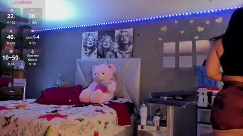 Snapshot of sexyzoe_69 chatting on October 21, 8:12 pm Alexa online show from October 21, 8:12 pm