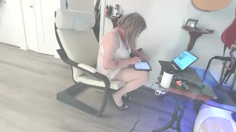 CD    Jeanne online show from November 26, 8:44 am