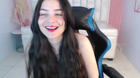 Shalon  online show from November 11, 2:19 pm